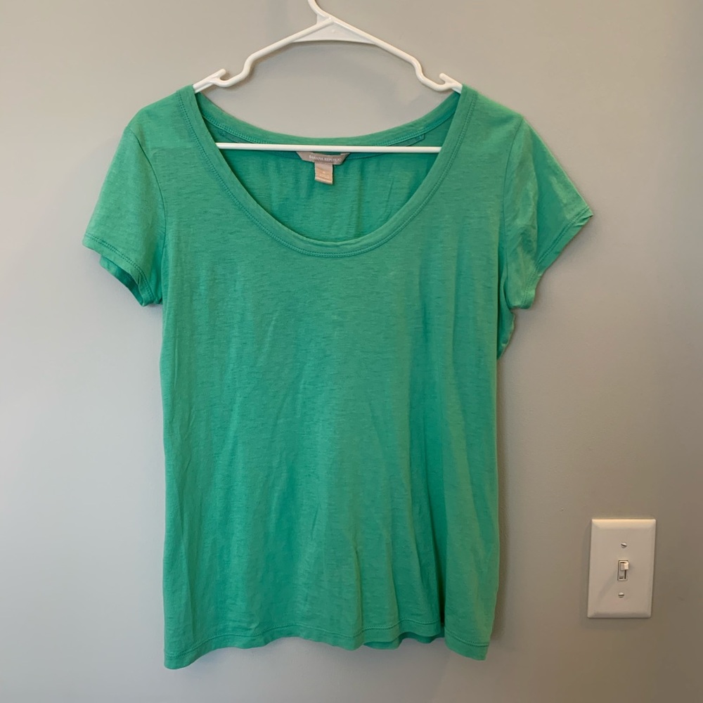 Banana Republic Green T-Shirt•Size Small